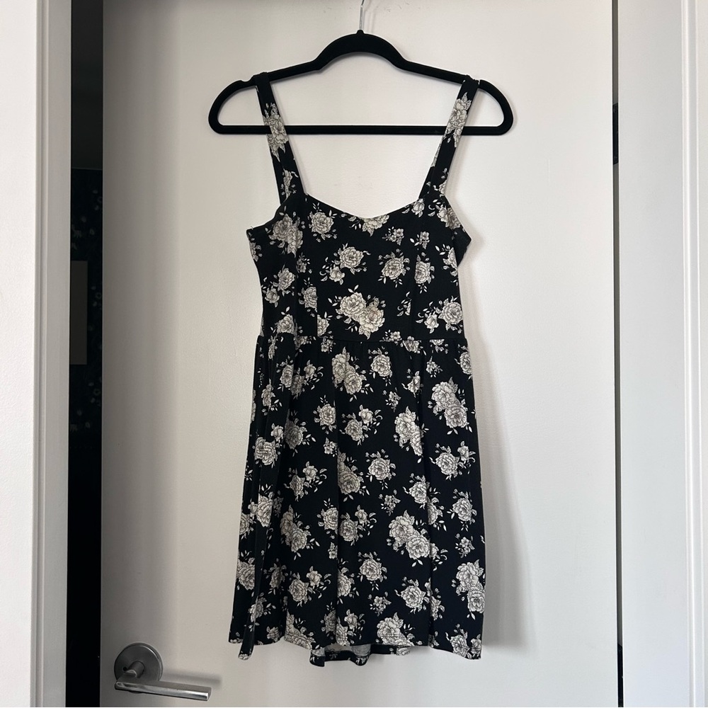 Forever 21 Black and Cream Floral Dress